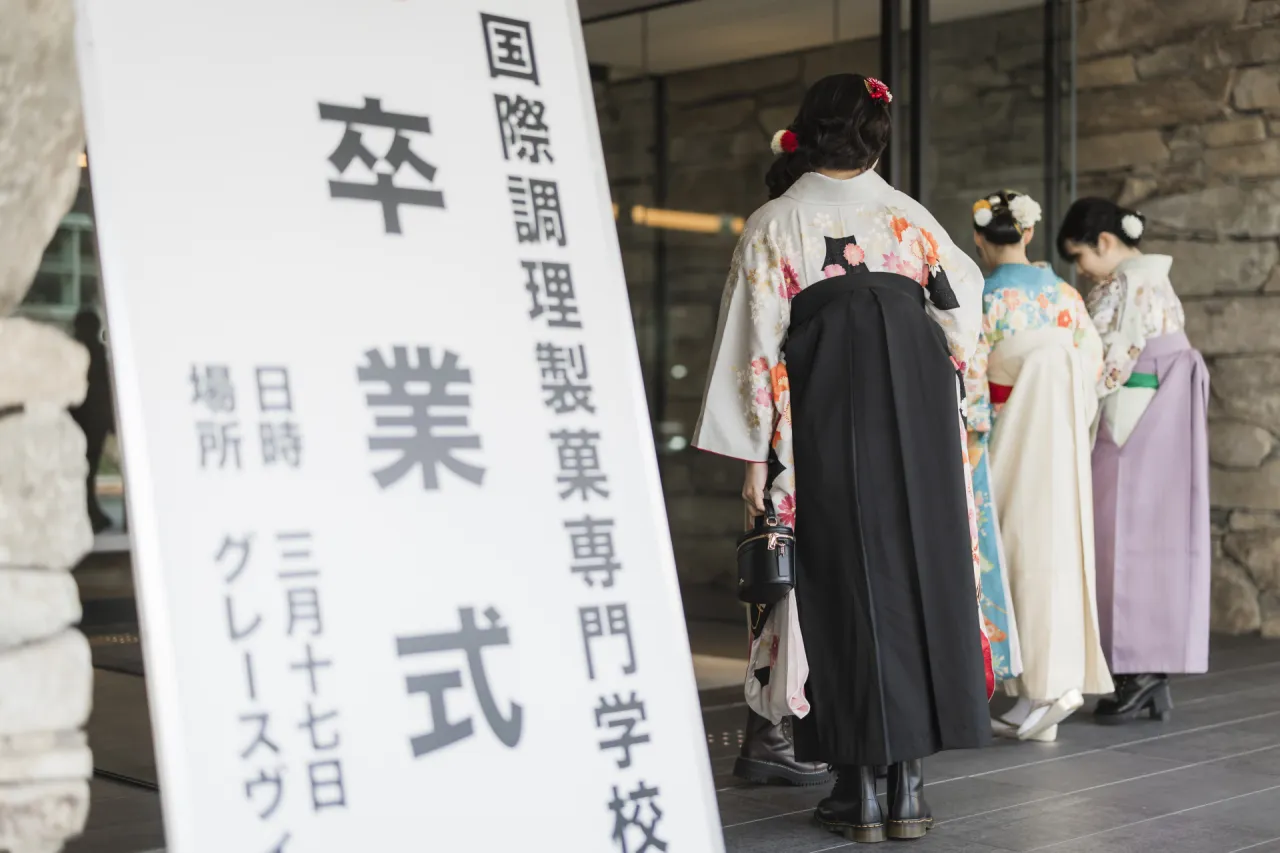 専門学校卒業式　エントランス
