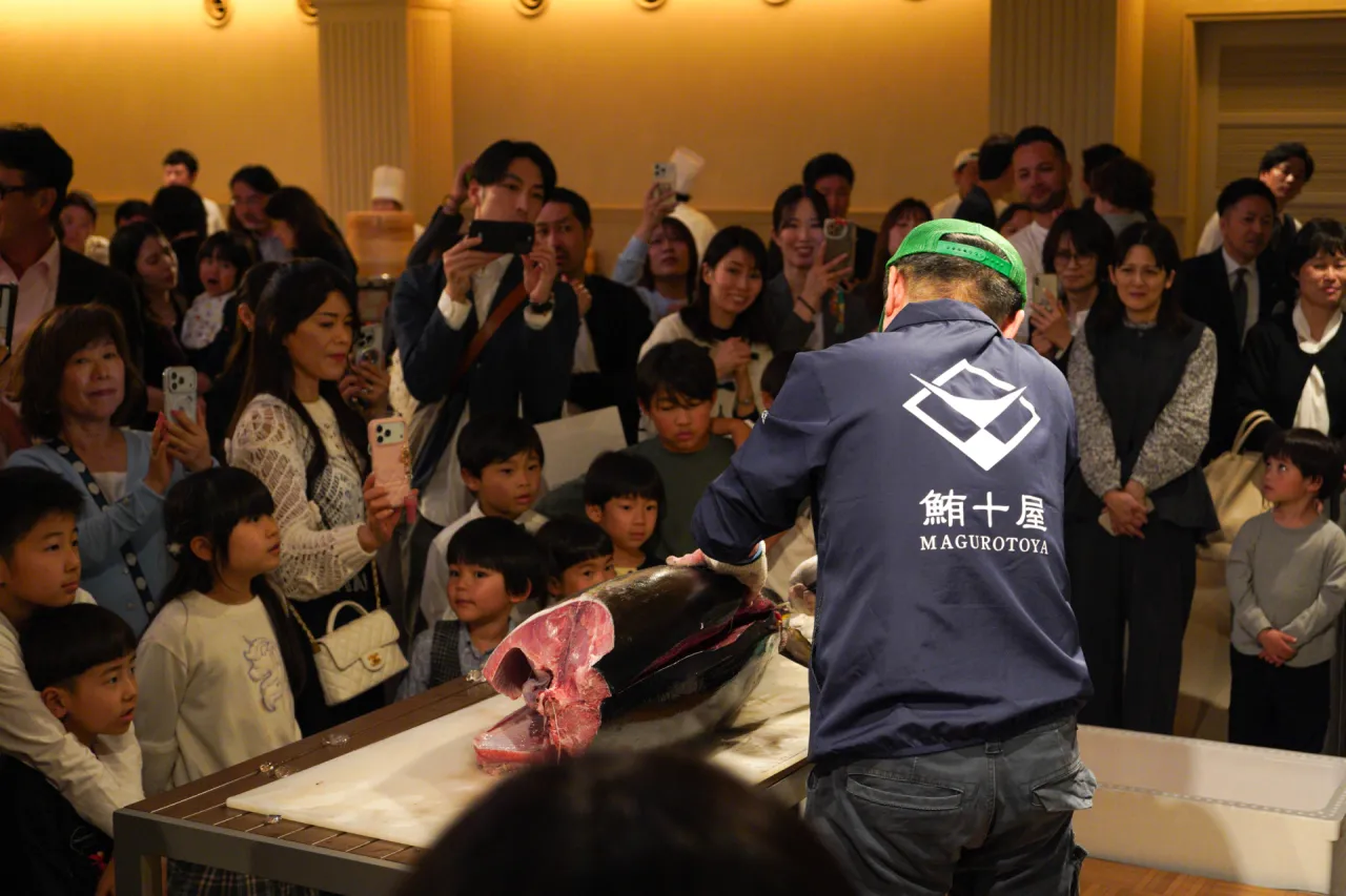 マグロ解体ショー